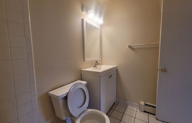 2 beds, 1 bath, $1,425, Unit 312