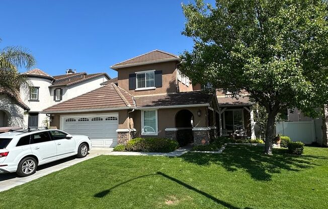 Beautiful 5 Bed/3 Bath Murrieta Gem with Pool And Mountain Views!