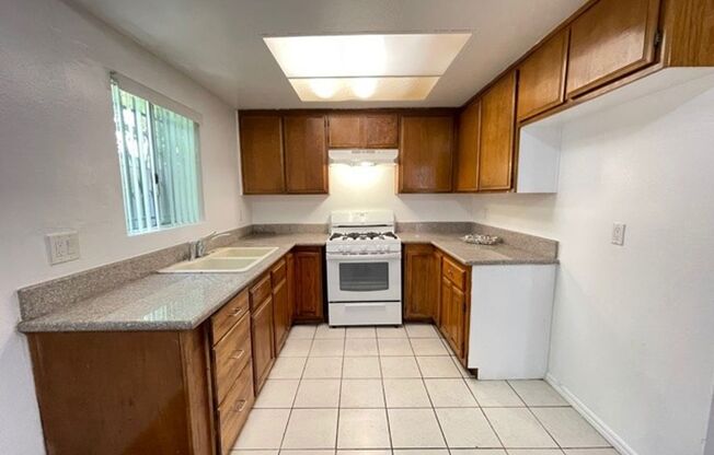 2 beds, 1 bath, 775 sqft, $2,345, Unit 656