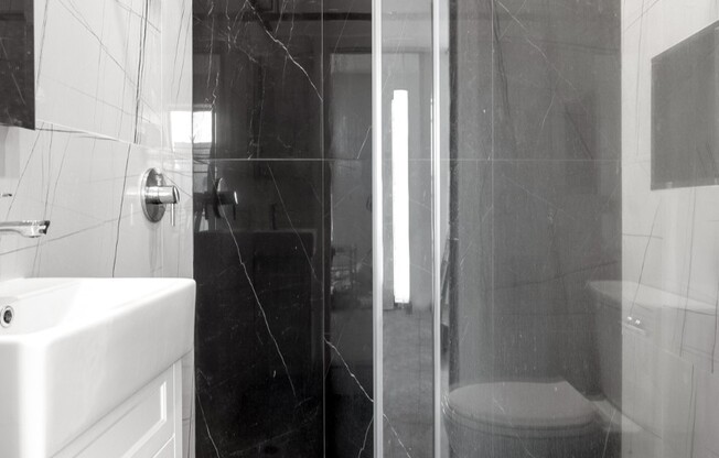 2 beds, 1 bath, $6,000, Unit 16