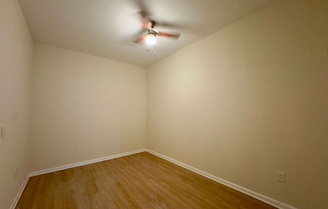 2 beds, 1 bath, 913 sqft, $1,399, Unit 411 Unit 204