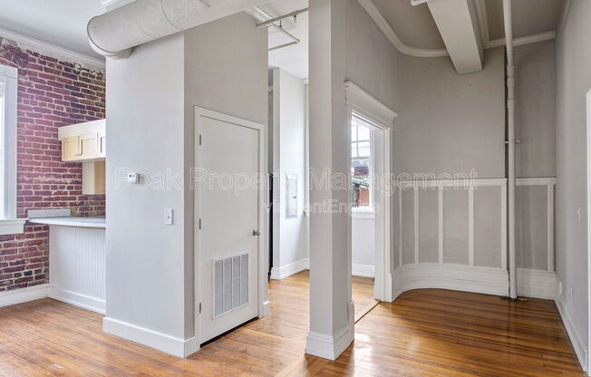 1 bed, 1 bath, 814 sqft, $1,195, Unit 11