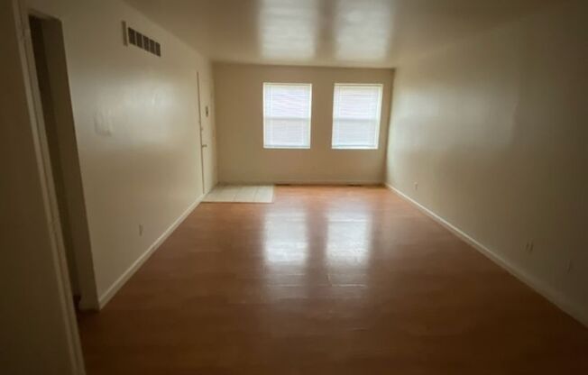 2 beds, 1 bath, $750, Unit 9983C