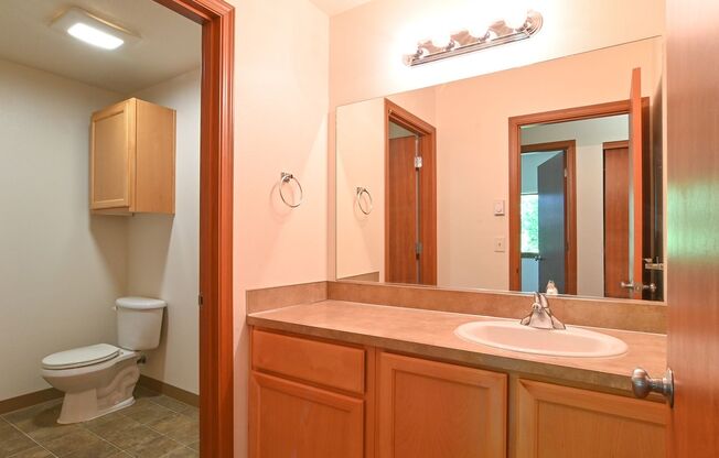 3 beds, 2 baths, $2,400, Unit 201