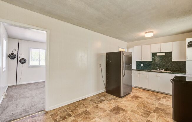 LABOR DAY SPECIAL *** $150.00 *** OFF FIRST MONTH'S RENT