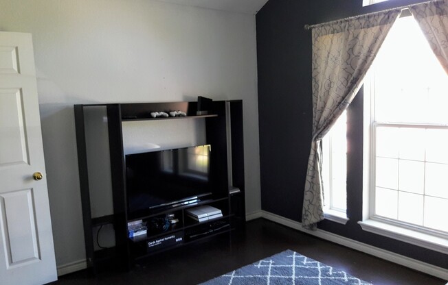 3 beds, 2 baths, $1,595