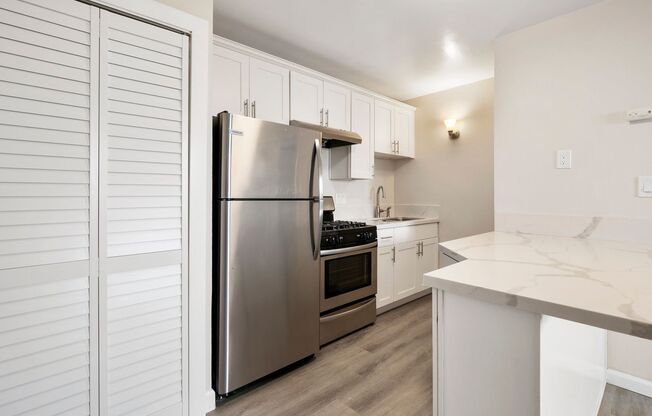 1 bed, 1 bath, 416 sqft, $2,595