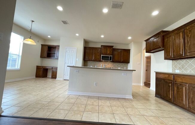 4 beds, 3.5 baths, $2,750