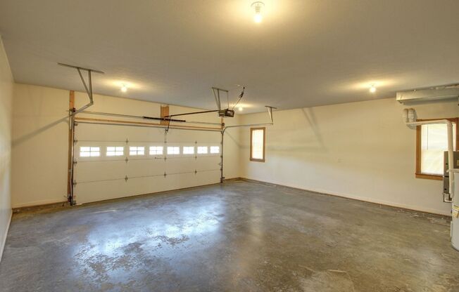 3 beds, 2 baths, 1,850 sqft, $2,275