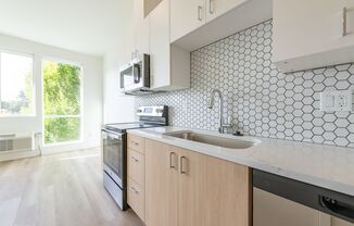8770 N Willamette