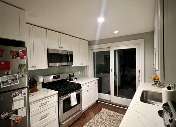 3 beds, 2 baths, 1,100 sqft, $5,200, Unit 2