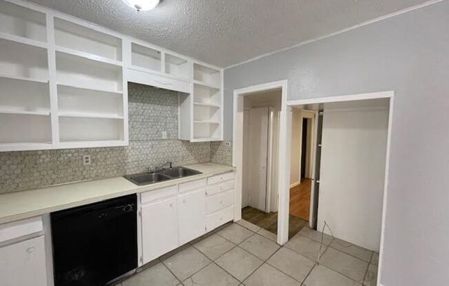 3 beds, 1 bath, $1,600