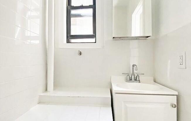 1348 PUTNAM AVE