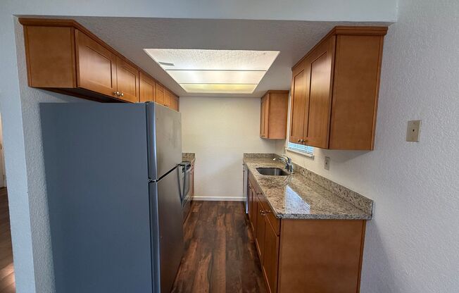 Charming 2 bed, 1 bath Lynnwood Condo, $1725/mo.
