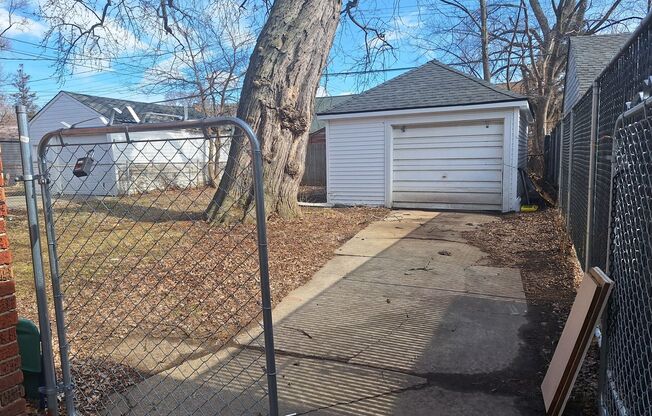 Charming 4 bedroom bungalow freshly updated