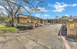 7906 ROYAL LN
