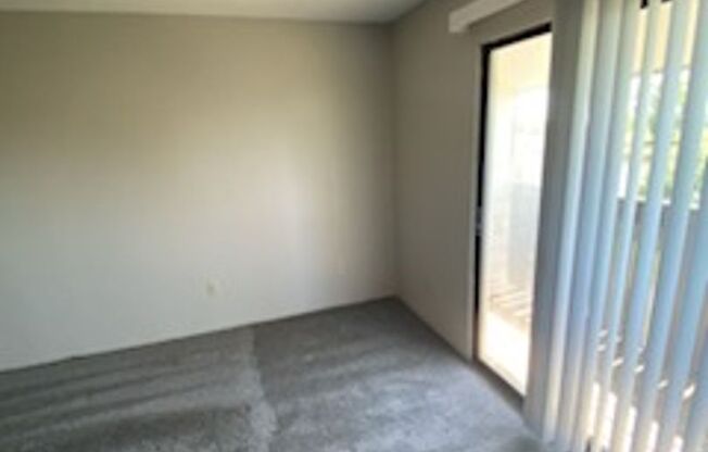 2 beds, 2 baths, 856 sqft, $869, Unit 2827-1817