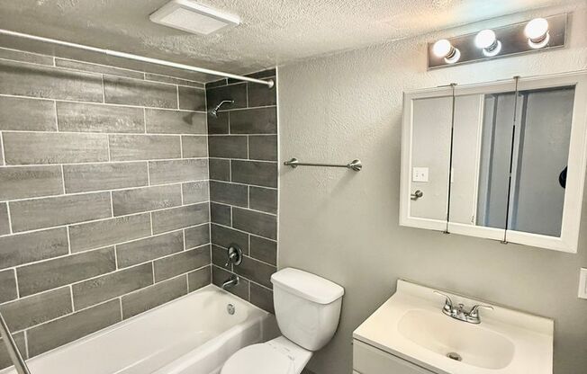 1 bed, 1 bath, $795, Unit 13