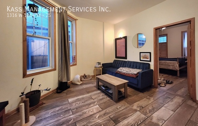 1316 W 18 ST