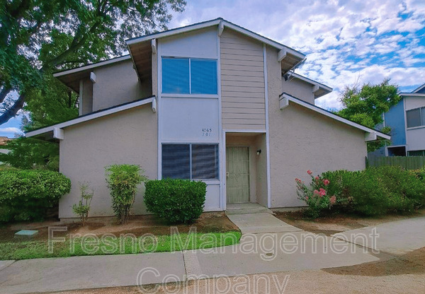 4765 N CEDAR AVE
