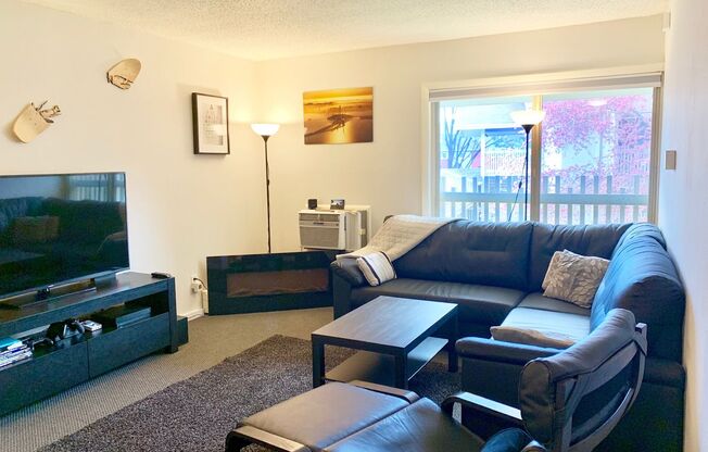 2 beds, 1 bath, $2,100