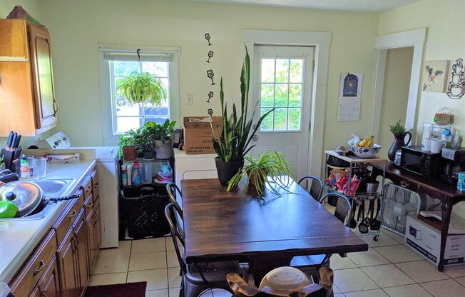 Spacious 2 bed 1 bath with bonus loft!