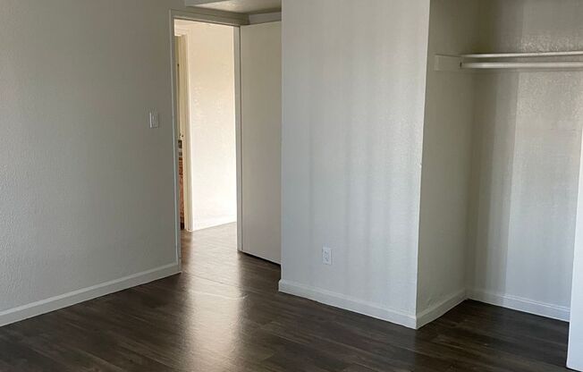 2 beds, 1 bath, $1,095, Unit 200