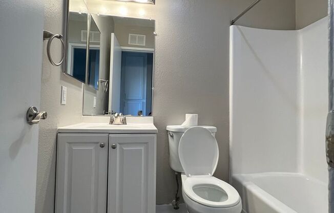 2 beds, 1 bath, 633 sqft, $2,295, Unit 76