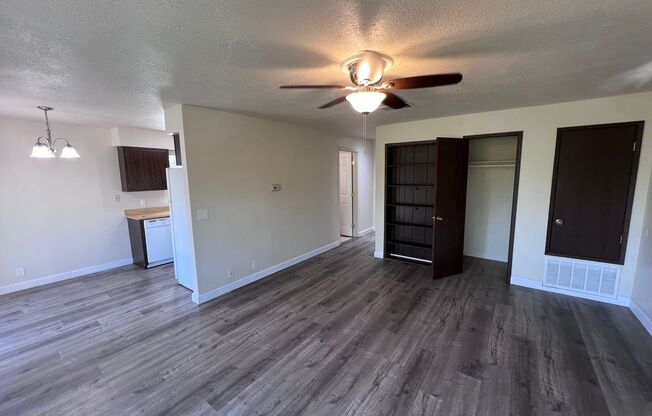 2 beds, 1 bath, 942 sqft, $900, Unit C