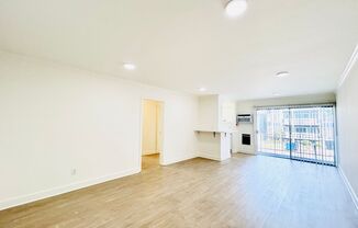 2 beds, 1.5 baths, $2,750, Unit 25