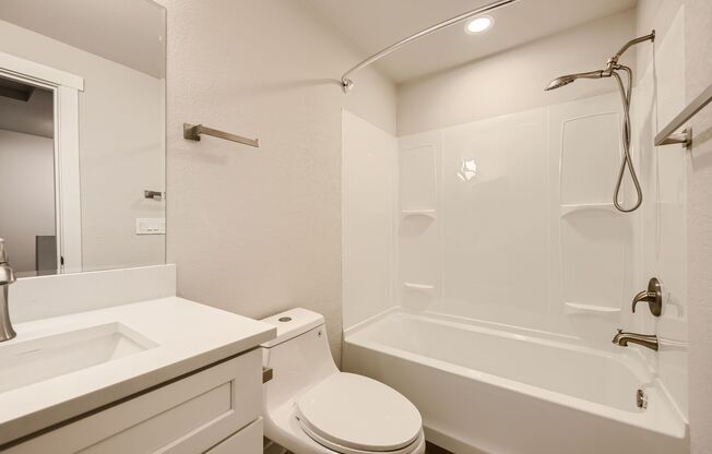 2 beds, 1.5 baths, 900 sqft, $2,195, Unit Unit 06