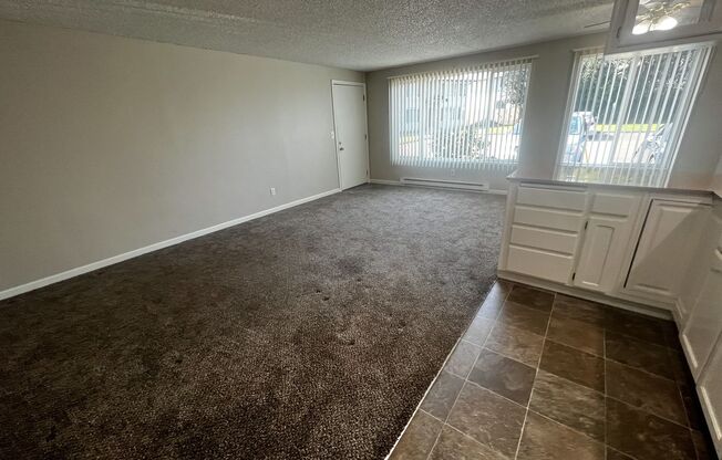 1 bed, 1 bath, 640 sqft, $1,095, Unit 16