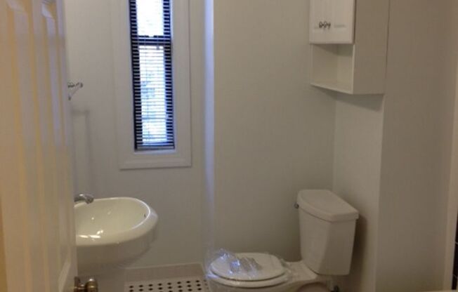 Studio, 1 bath, 323 sqft, $2,145, Unit H201