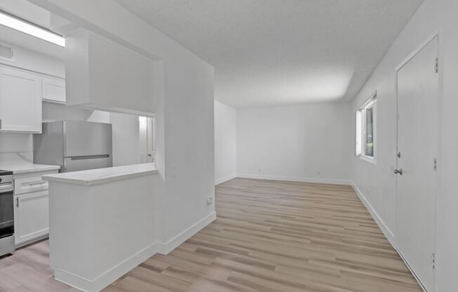 2 beds, 1 bath, 880 sqft, $1,720, Unit 204