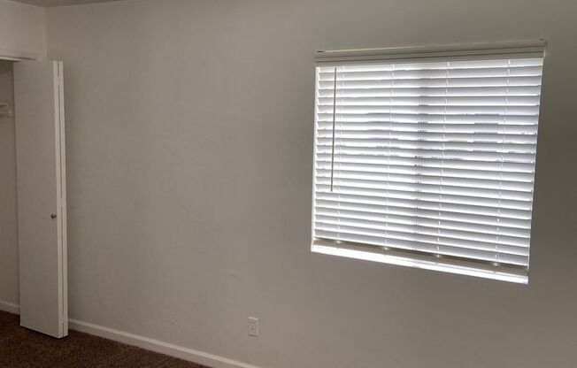 2 beds, 1 bath, 900 sqft, $1,400, Unit Unit D