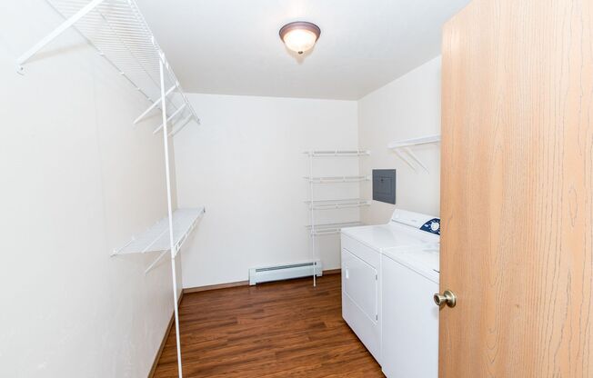 2 beds, 1 bath, $1,095