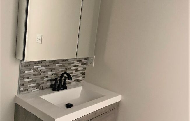 1 bed, 1 bath, 670 sqft, $1,350, Unit 209