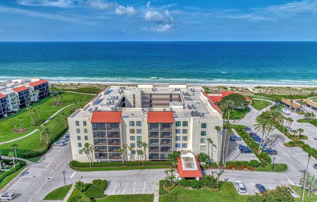 LUXURIOUS, RESORT STYLE, 2BR/2B CONDO LOCATED IN THE HIGHLY SOUGHT AFTER SEAPLACE COMMUNITY ON LONGBOAT KEY.