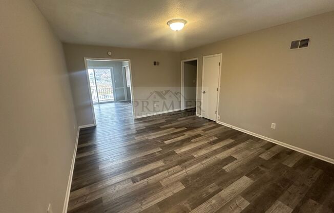 2 beds, 1 bath, $900, Unit 8034