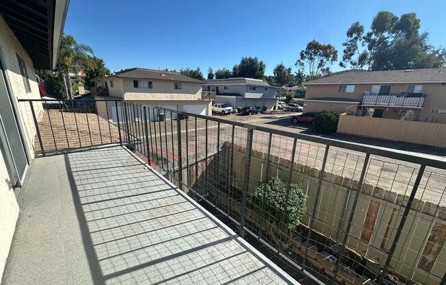 Move-in ready 2-Bedroom / 2-Bathroom apartment in Vista!