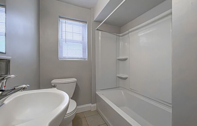 2 beds, 1 bath, 650 sqft, $825, Unit 313-04