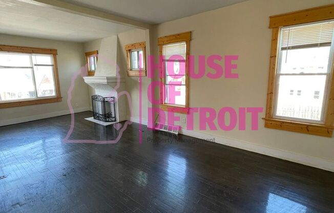 2 beds, 1 bath, 1,200 sqft, $995, Unit Unit 2