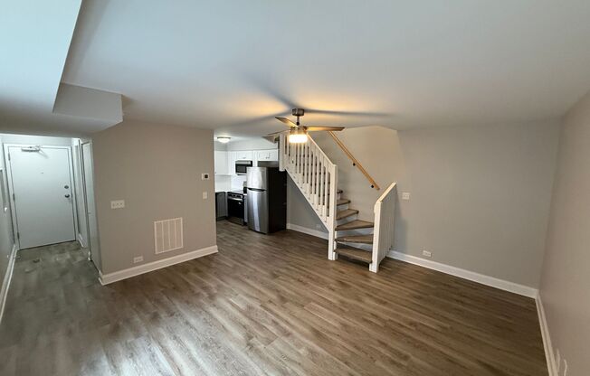 2 beds, 1.5 baths, $2,700, Unit 312