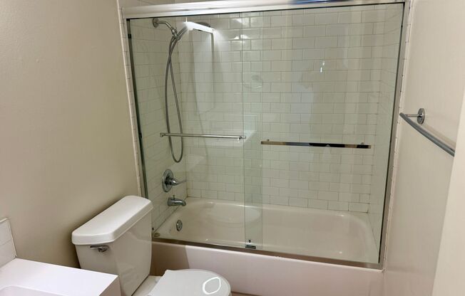 2 beds, 1 bath, 850 sqft, $1,695, Unit #2