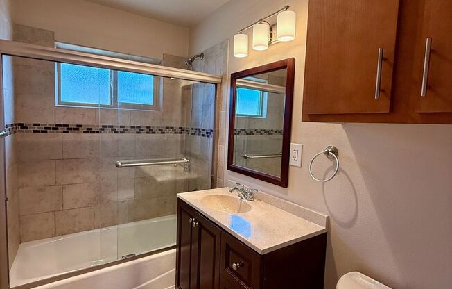 2 beds, 1 bath, $2,595, Unit 4839.5
