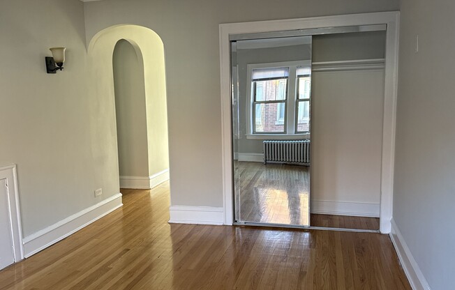 5119 21 W MONTROSE AVE