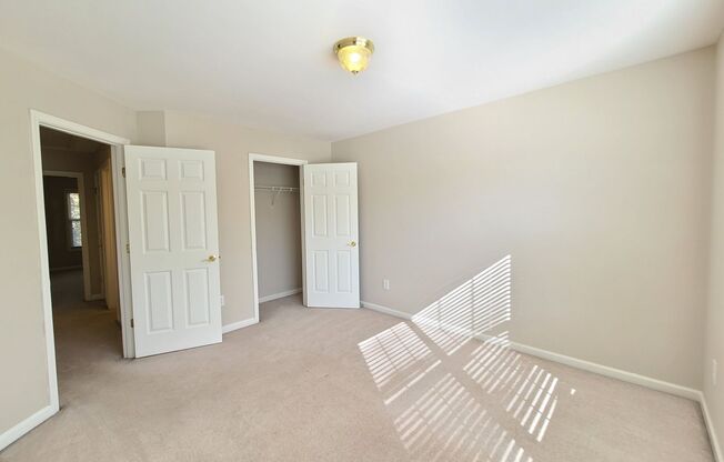 5 beds, 3 baths, $2,695