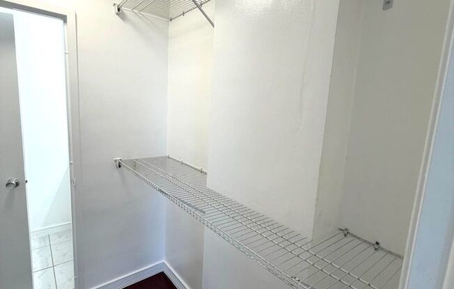 1 bed, 1 bath, $2,400, Unit Unit 1027