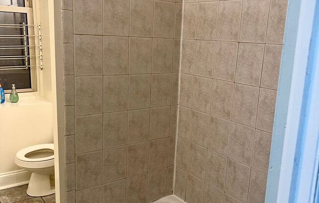 3 beds, 1 bath, 1,400 sqft, $1,495, Unit 4528-D29