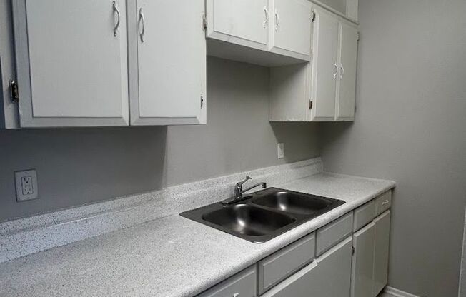 2 beds, 1 bath, 750 sqft, $1,000, Unit K708 - 307 - 109